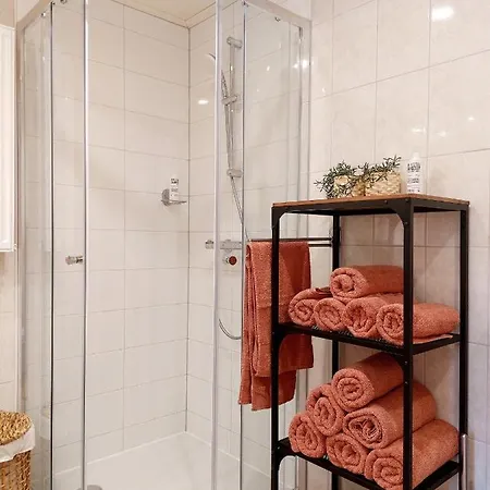 펜션 Luxe Nova Met Zwembad 우도르프